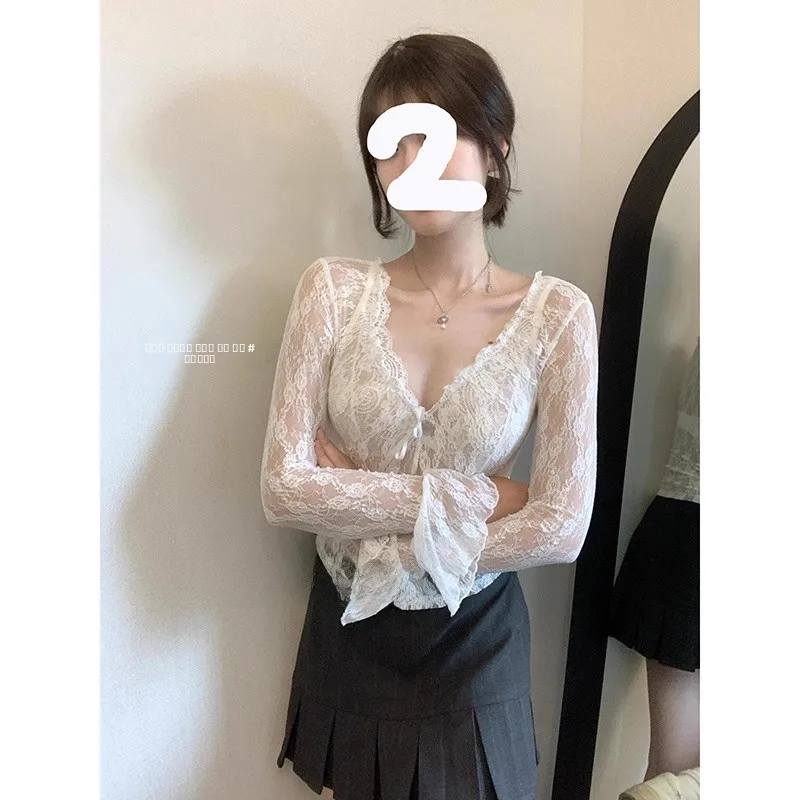 Lace Hollow out Base irt Women's Fur Inner Spring Model ular Beautiful Small irt V-ne Bell Sve Top