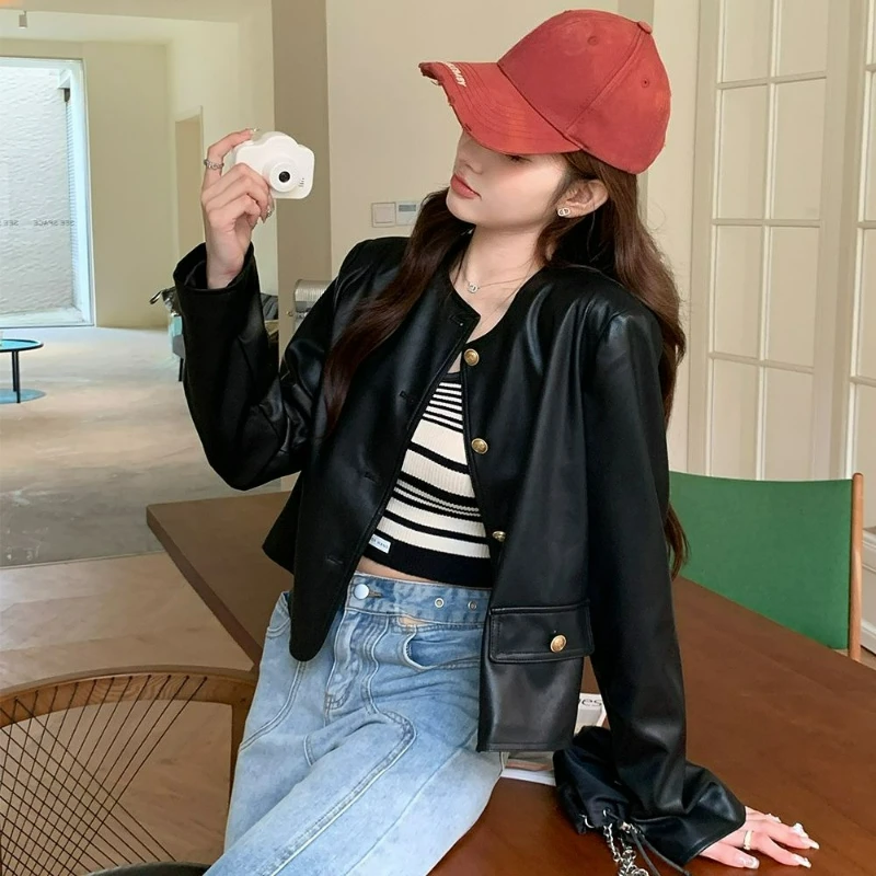 معطف بسيط أنيق باللون الأسود للدراجات النارية من الجلد بصف واحد للنساء لربيع وخريف 2026 ملابس خارجية أنيقة على الموضة الجديدة