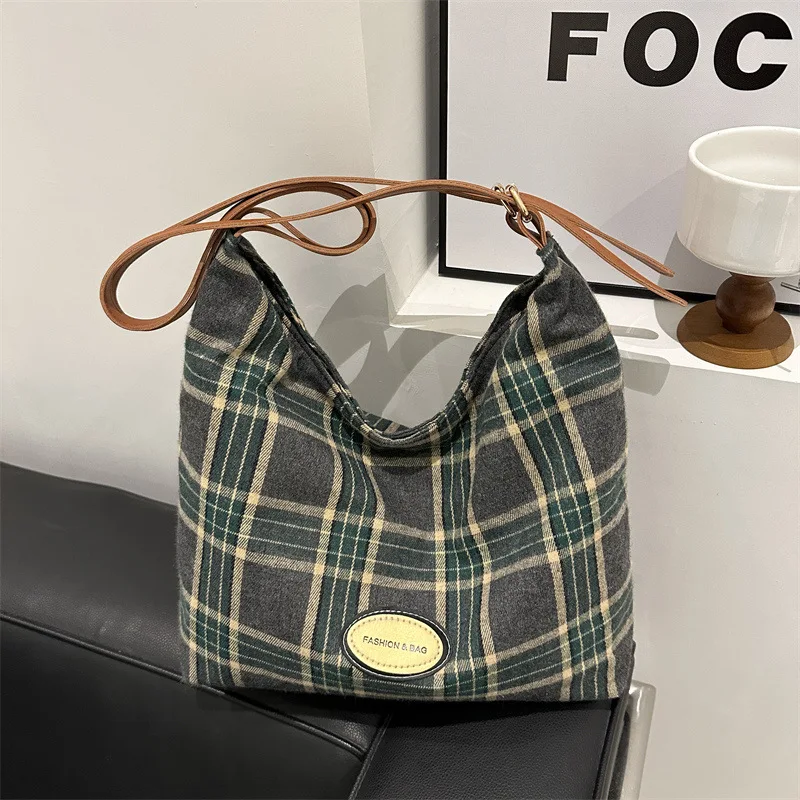 Niche Commuter Designer Shoulder Bag Women's Crossbody Bag Winter New Simple Fashion Armpit Tote Luxury Brand Shoulder Bag