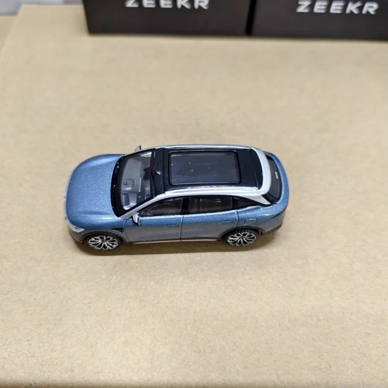 دييكاست 1:64 مقياس جيلي ZEEKR 7X جديد الطاقة سبيكة محاكاة نموذج سيارة عرض ثابت المقتنيات الصبي هدية حلية