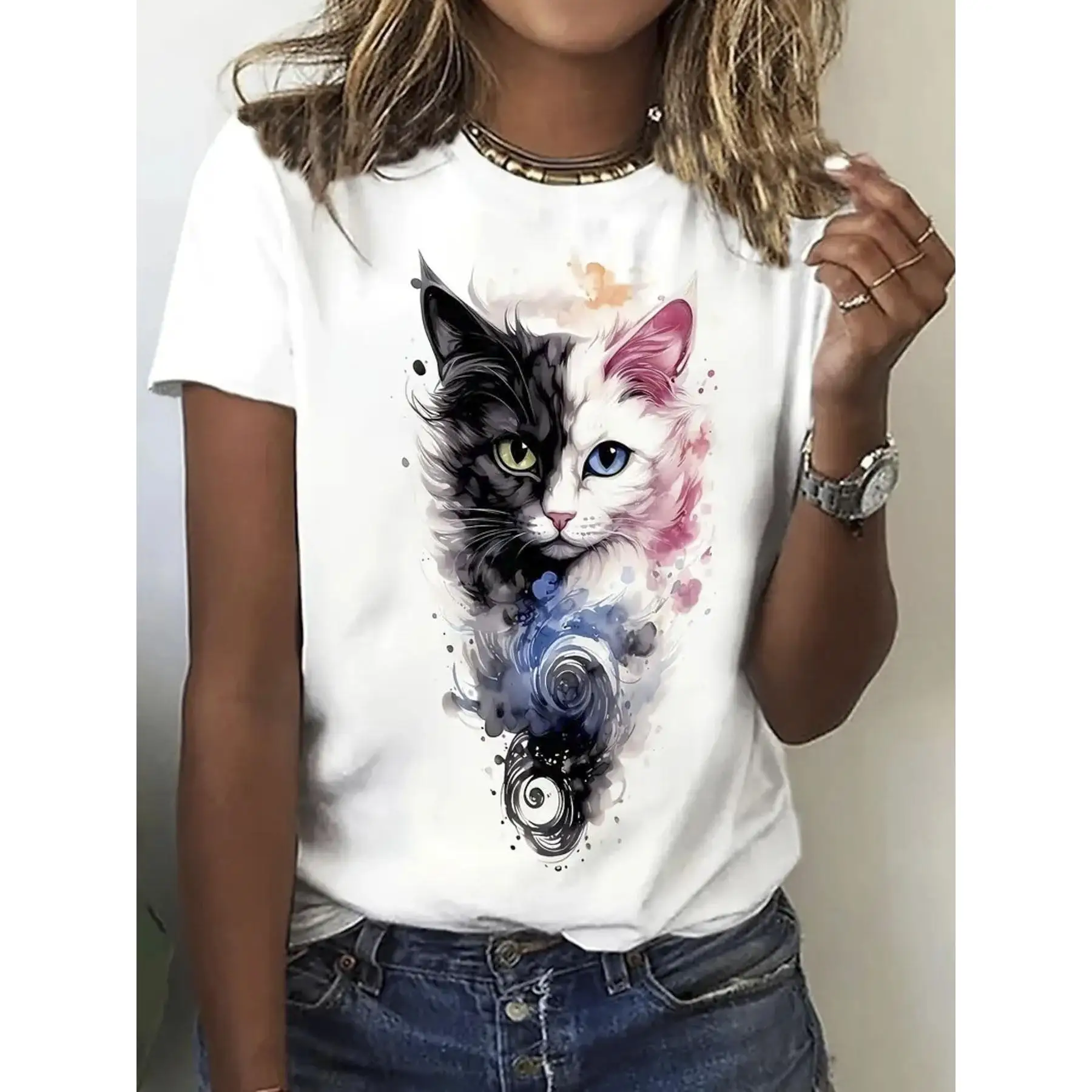 

Women's Split Cat T-Shirt, Artistic Black & White Graphic Tees, Heterochromia Kitty Print, Casual & Streetwear