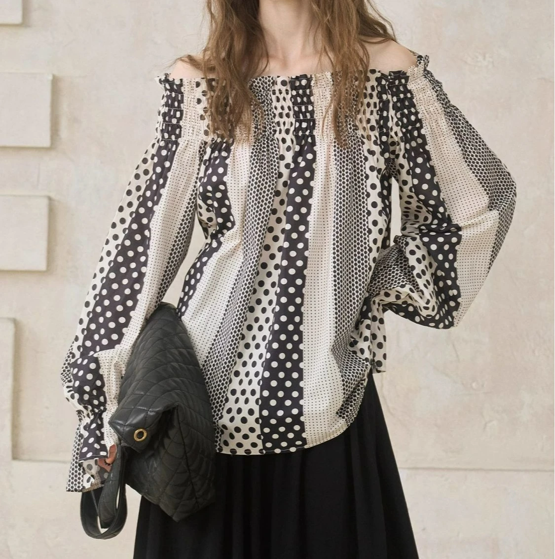 

Retro Black and White Polka Dot Printed Shirt Design Sense One-word Shoulder Horn Sleeve Top