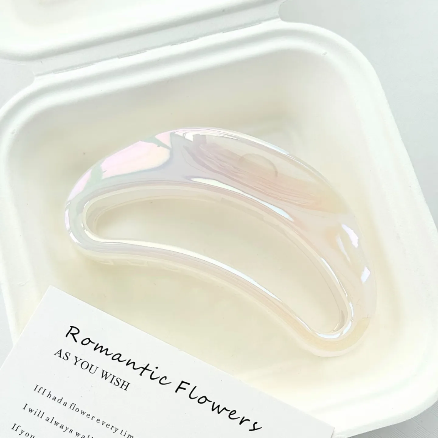 

Clip Multifunctional Pearlescent Resin Large Curved Soft Glitter Fixes Back Hair for Daily Dating Leisure Activities Friendly