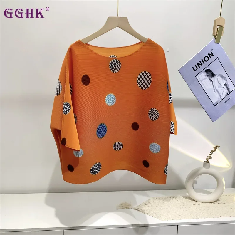 

GGHK Pleated Women Printed T-Shirt 2024 Summer New Round Neck Bat Sleeve Loose Large Size Design Fashion Female Tops