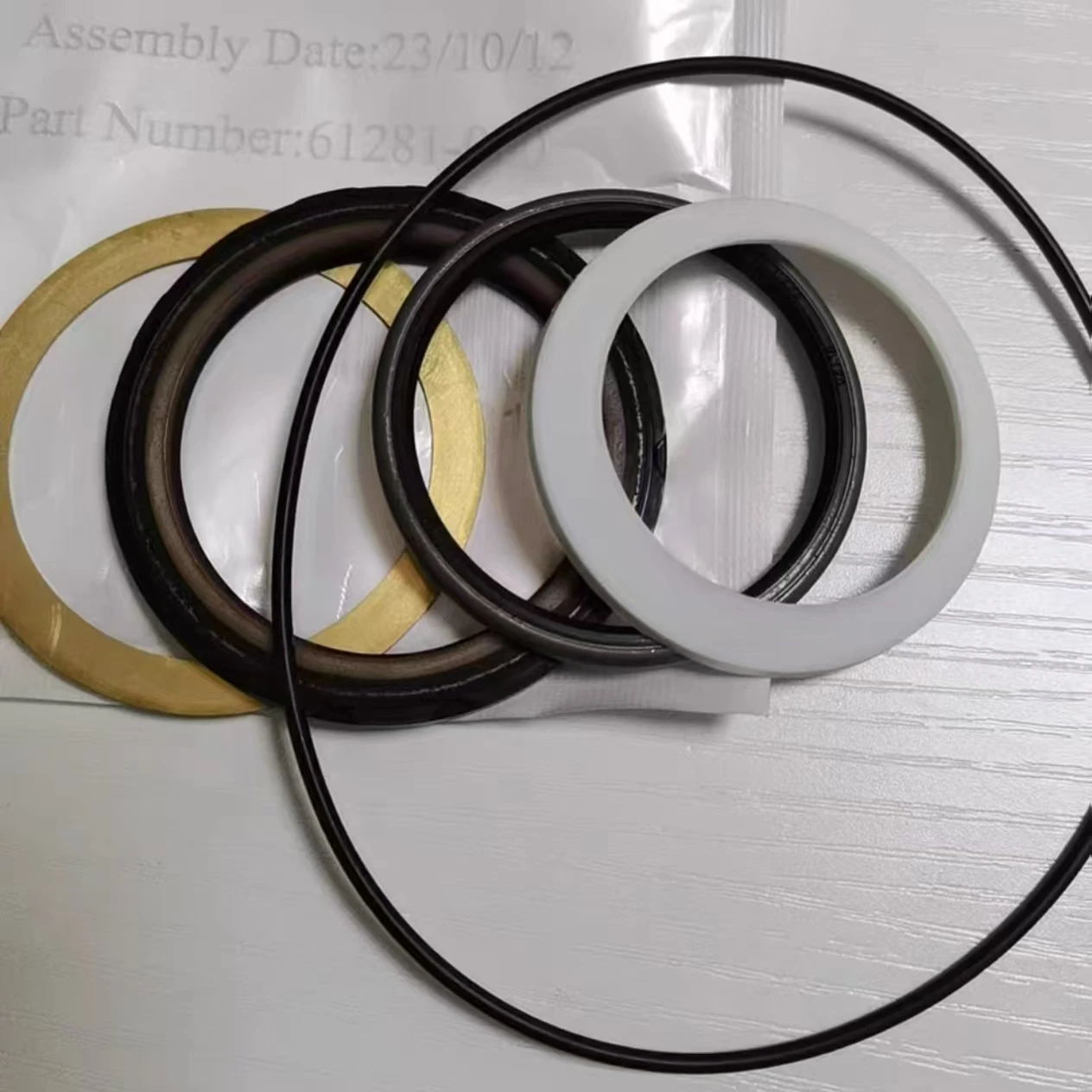 

61281-000 КОМПЛЕКТ УПЛОТНЕНИЙ Для CHAR-LYNN 61281 EATON