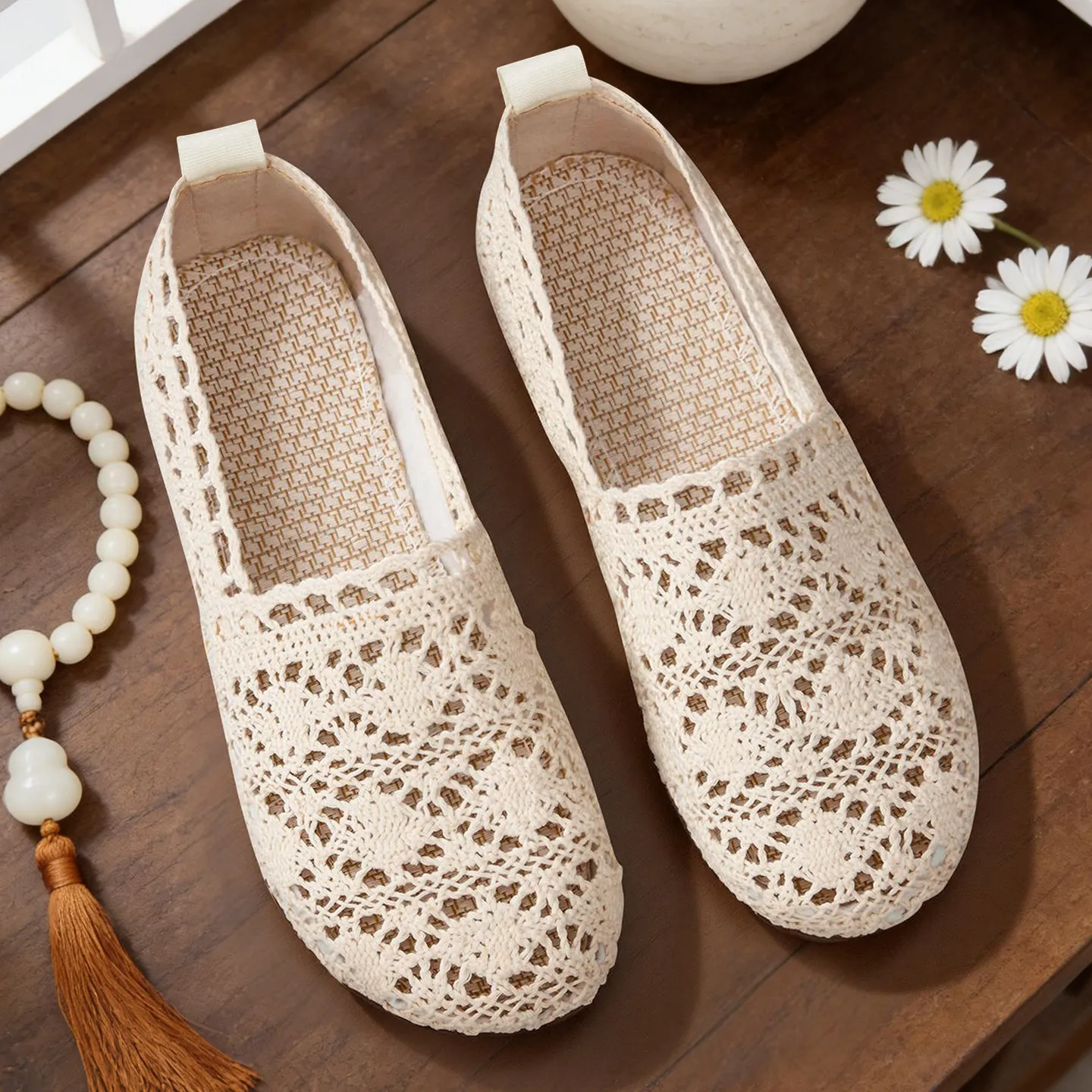 Beijing Ladies Flat Breathable Mesh Shoes Summer 2026 New Style Hollow out Design Slip-On Casual Sandals Comfortable Rubber Sole