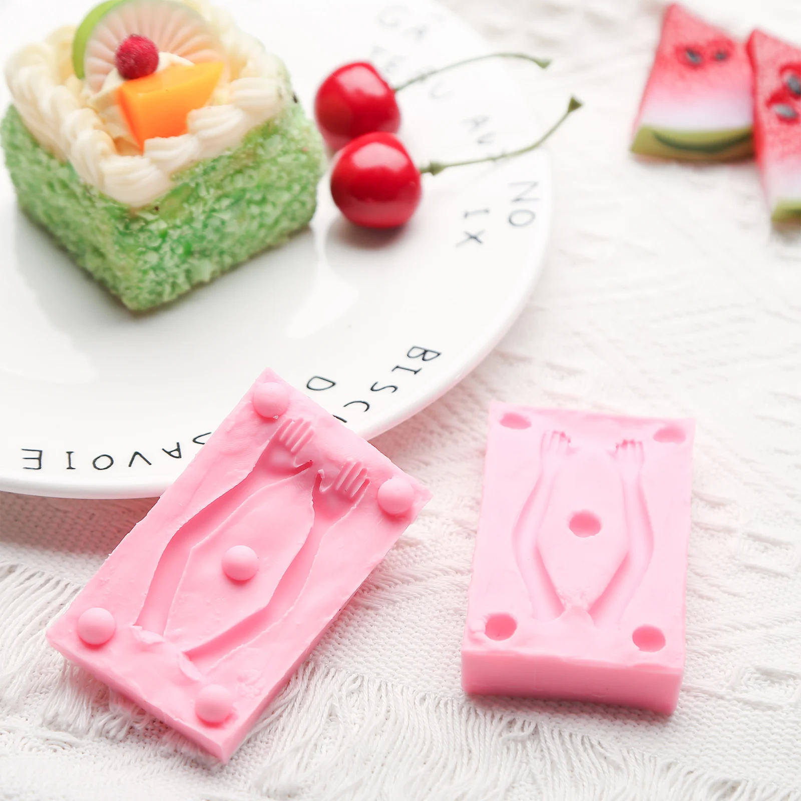 Women Skeleton Clamping Cooking Tools Kitchen Accessories Silicone Non-sticking Mold Cakes Decor Chocolates Sugars Baking Mold