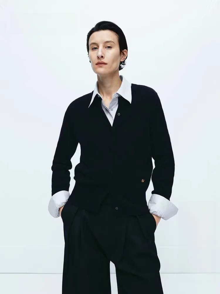 

Новый зимний вязаный кардиган Cloud Wool Edition из шерсти с круглым вырезом, длинными рукавами, на одной пуговице, укороченный, EBD4CAR005