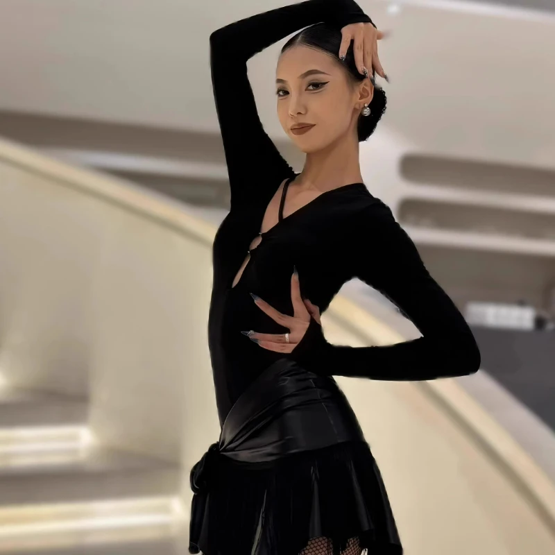 

Платье для латинских танцев для взрослых, черное трико с металлической пряжкой и длинными рукавами, юбка с кисточками, женский костюм для выступлений ча-ча-румбы