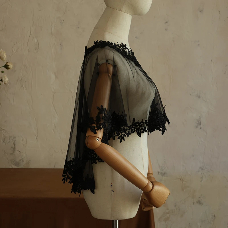 Elegante Hochzeits-Wraps mit Spitzenapplikationen, Juwelenkragen, vorne kurz, hinten lang, Accessoires für Hochzeits- und Partykleider – Detail 5