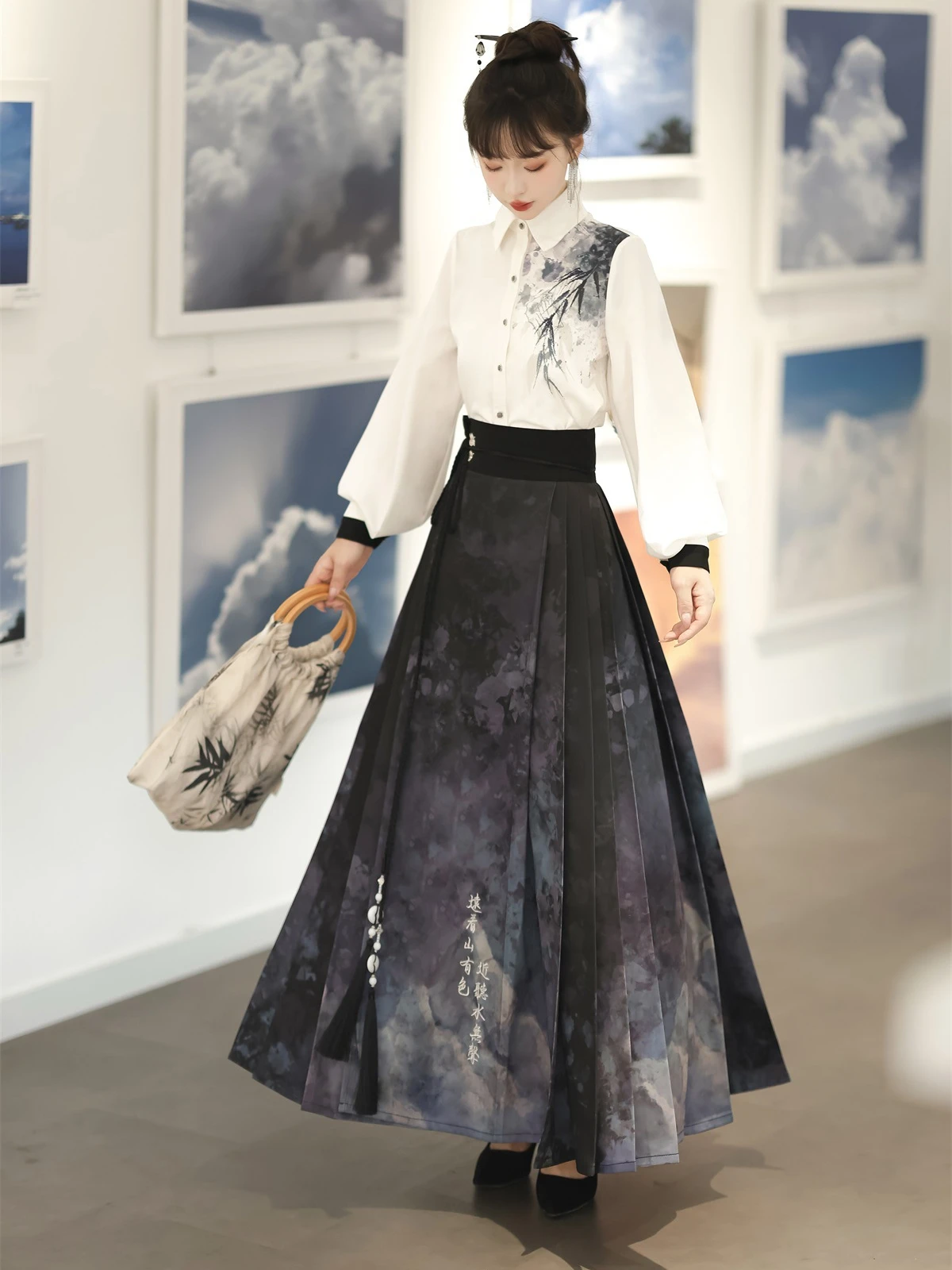 New Chinese style horse face skirt set, 2024 original design, painted Hanfu, retro to work, can wear Han element shirts