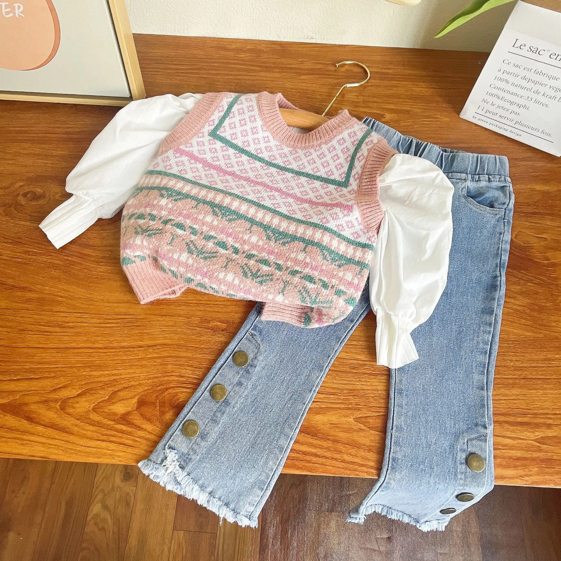 

2022 Autumn/Winter New Girls' Sweater Tank Top Bottom Denim Bell Pants Three Piece Set