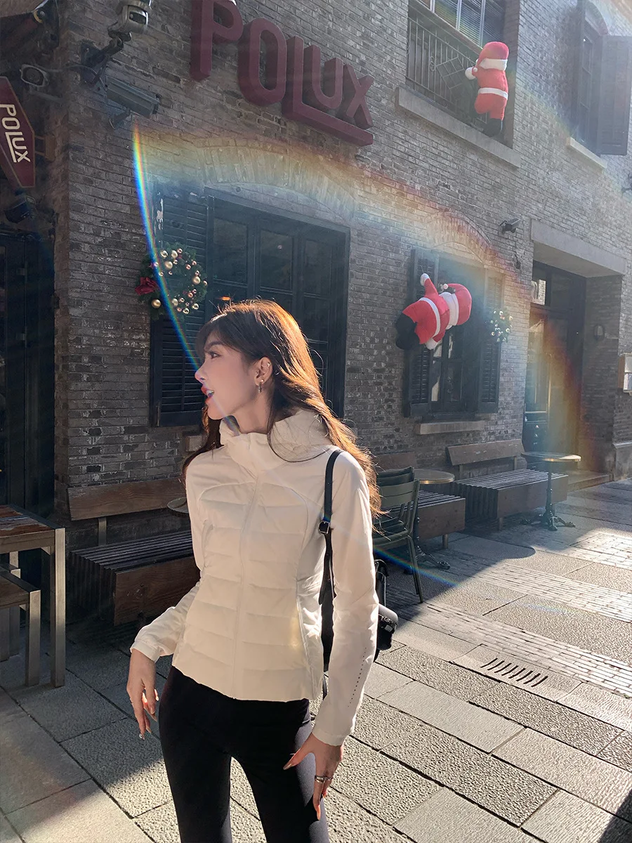 

Lulu-Inspired 2025 Puffer. 90% White Duck Down, Lightweight & Waist-Defining. Effortless Yoga-To-Street Chic.