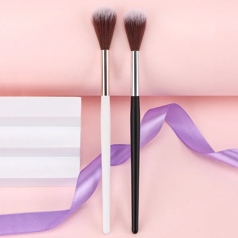 Highlighter Brush Tapered Face Makeup Brush for Powders and Creams Vegan and Coated Make Up Brushes Beauty Tools