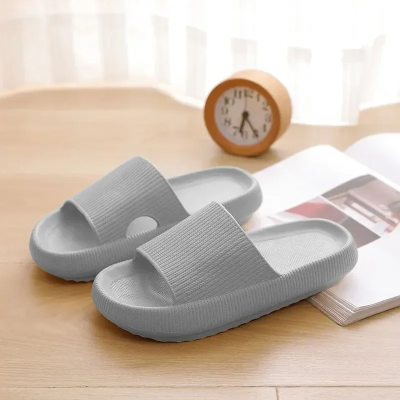 Hoge kwaliteit Vrouwen Dikke Slippers Indoor Home Eva Zachte Zool Kussen Slides Sandalen Vrouw Zomer Antislip Strand Slippers Nieuw