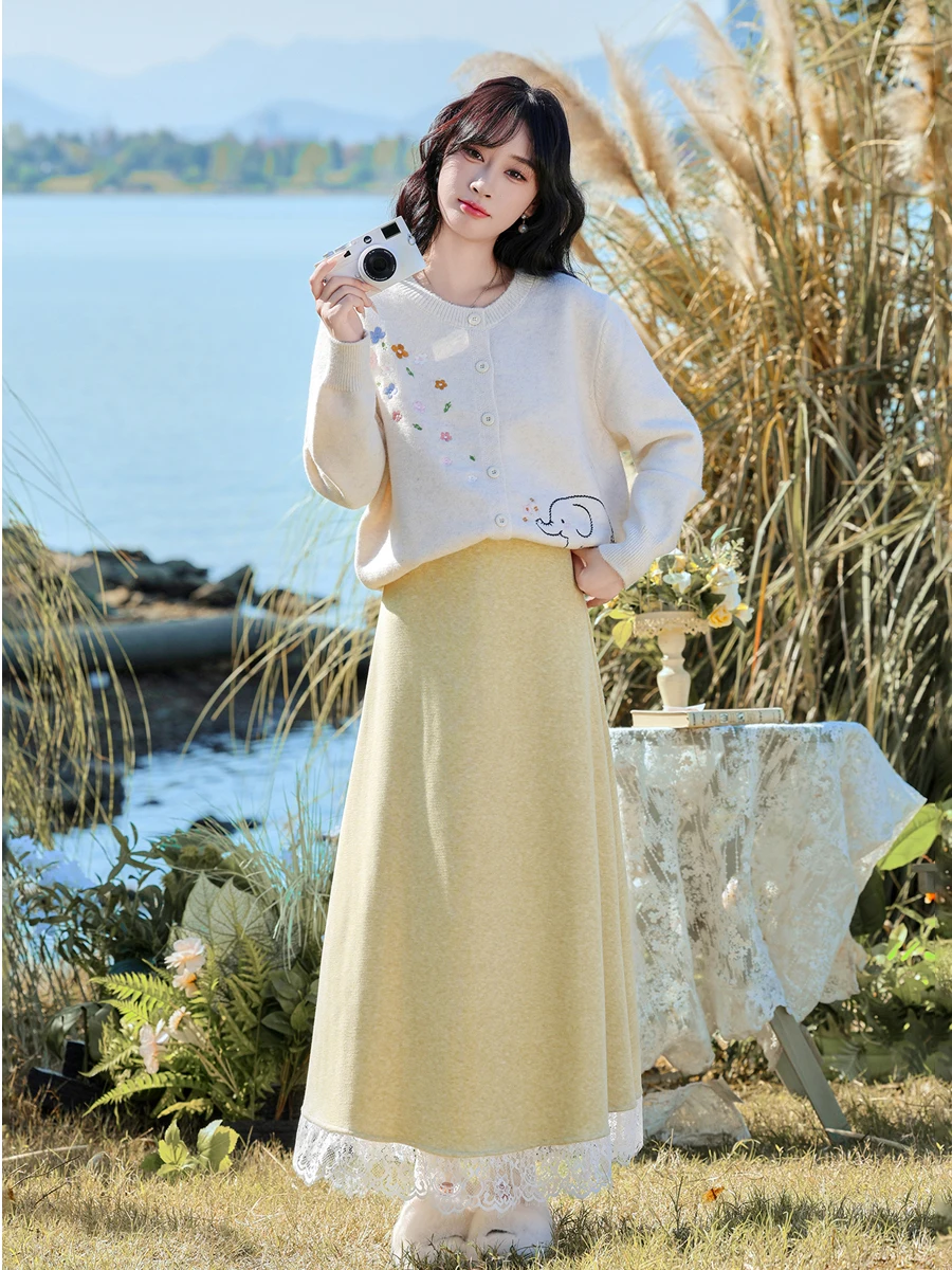 

Милый художественный вязаный кардиган с вышивкой и кружевной отделкой, шерстяная юбка, комплект из двух предметов, длинный свитер с круглым вырезом