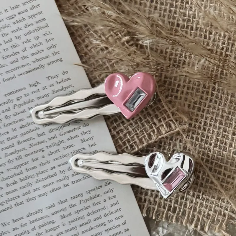 

2pcs Edgy Silver Heart Wave Hair Clips Women Minimalist Bold Trendy Cool Accessory Stylish Headwear Girls Casual Daily Outfits