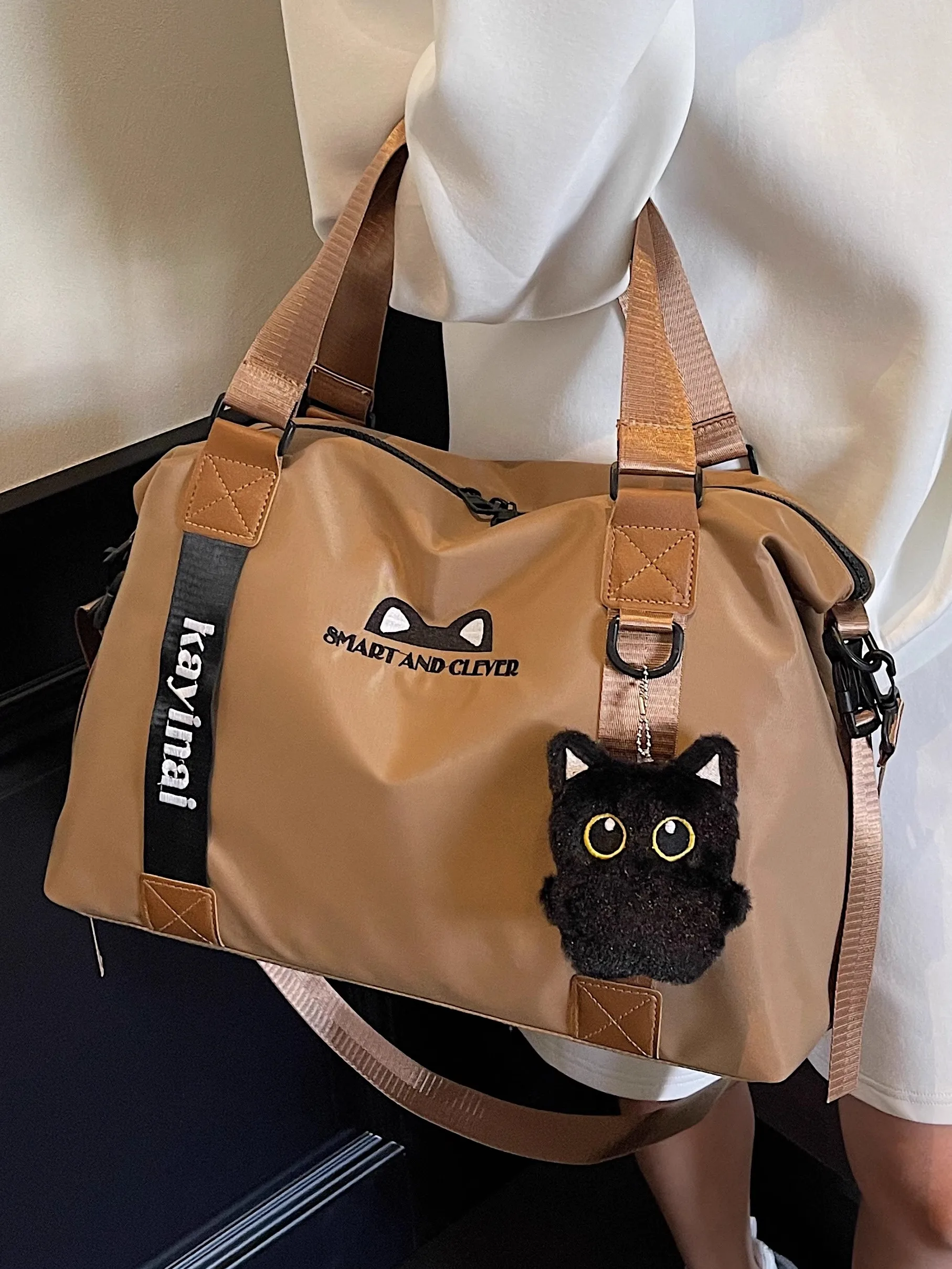 kangaroo-ladies-travel-bag-handheld-boarding-bag-faionable-clothing-storage-pouch-nylon-material-no-foldable-chinese-made