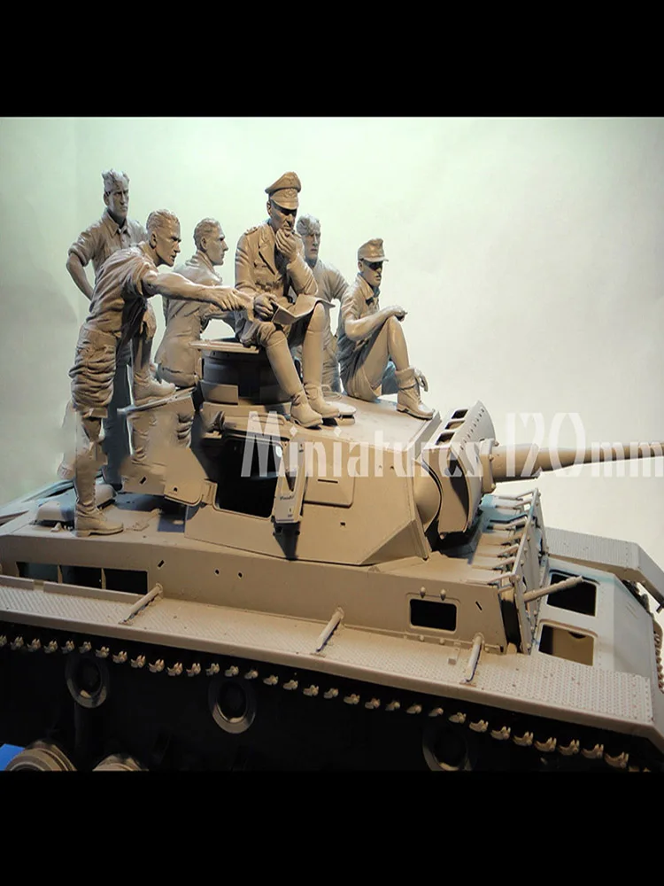 

Unassambled 1/16 soldiers on top of a Panzer (NO TANK ) Resin figure miniature model kits Unpainted