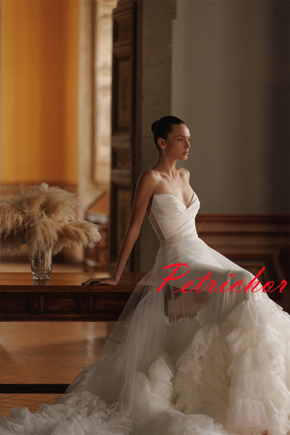 맞춤형 기질 화이트 새틴 웨딩 드레스 고품질 Strapless 민소매 지퍼 백 채플 트레인 신부 가운