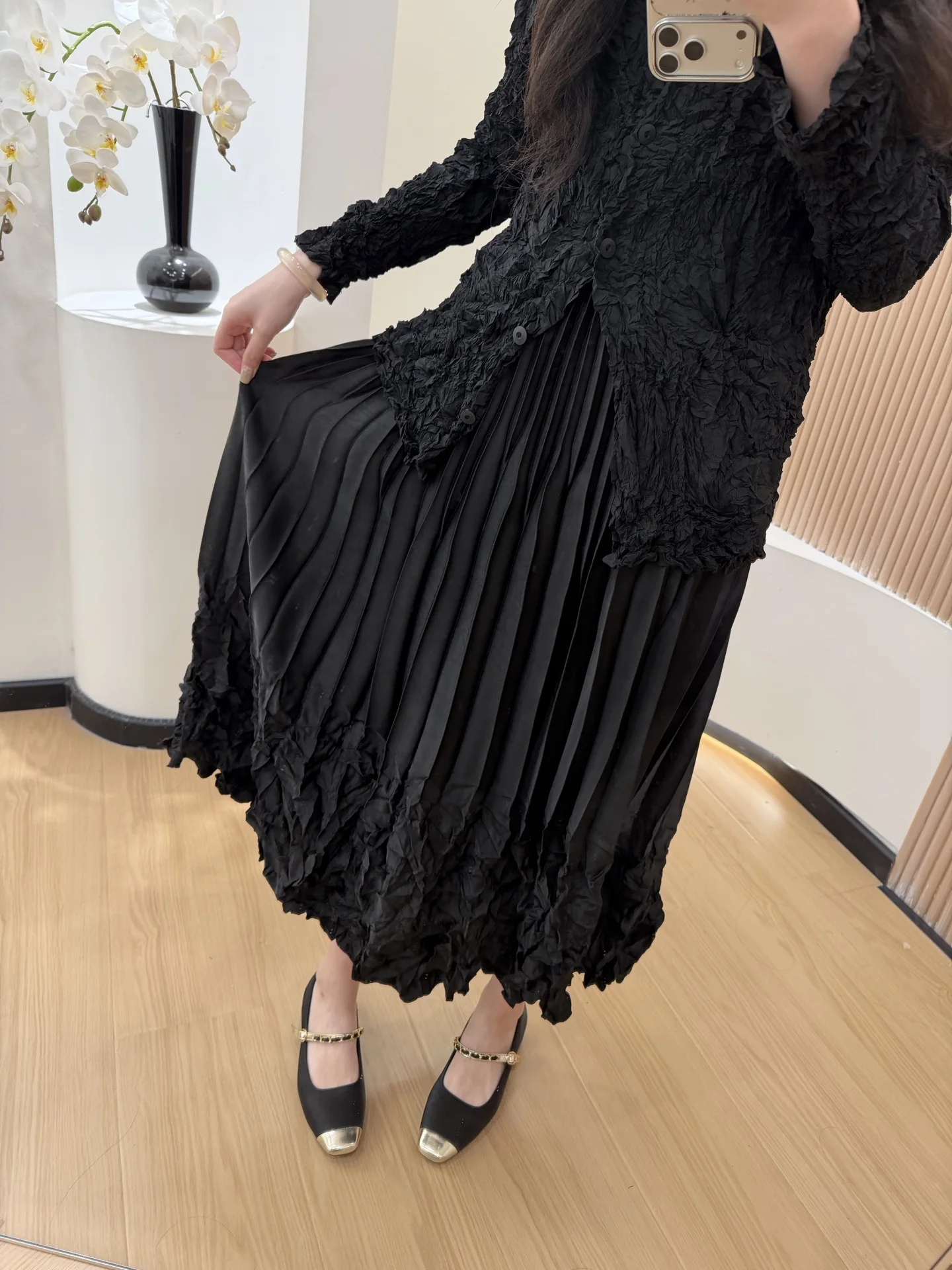 Olive Green Pleated Maxi Skirt Ruffled Hem Flowy Silhouette Loose Fit Soft Fabric Casual Daily Wear Trendy Chic Stylish Ensemble