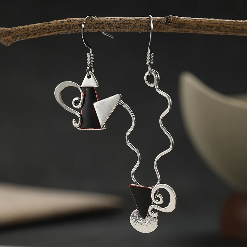 Vintage Exquisite Handgefertigte Kaffeetassen-förmige Hängeohrringe für Frauen Mode Kreative Festival Jubiläums-Schmuck Accessoires
