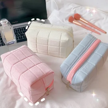 Soft Multifunctional กระเป๋าเครื่องสําอาง Organizer ขนาดใหญ่ความจุสีชมพูสีขาวสีฟ้า Plush แต่งหน้ากระเป๋าดินสอน่ารักนักเรียนกระเป๋า