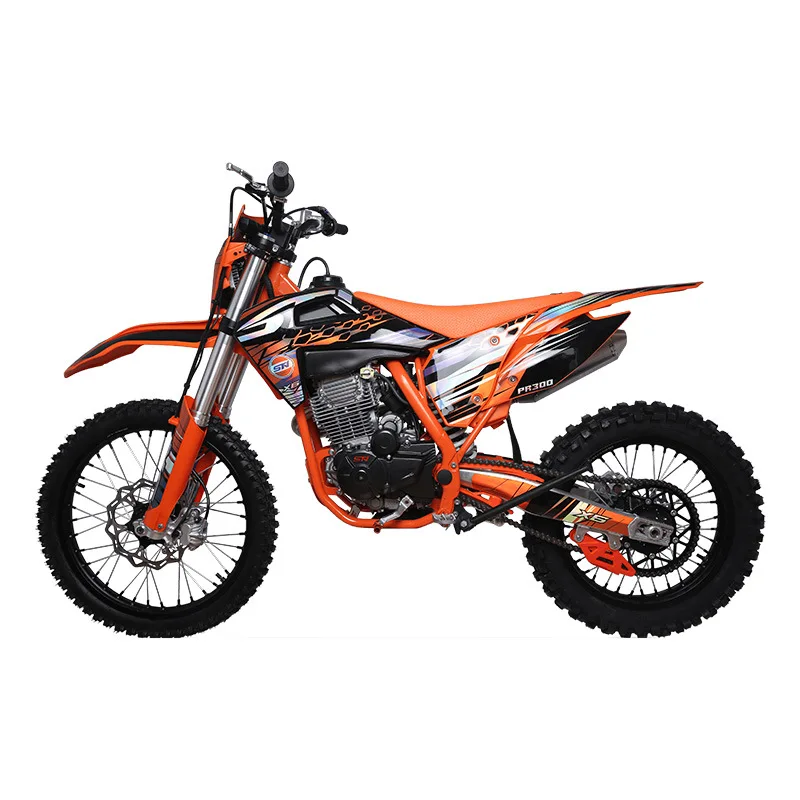 Racing KTM hogesnelheidsmotocross met koplampen