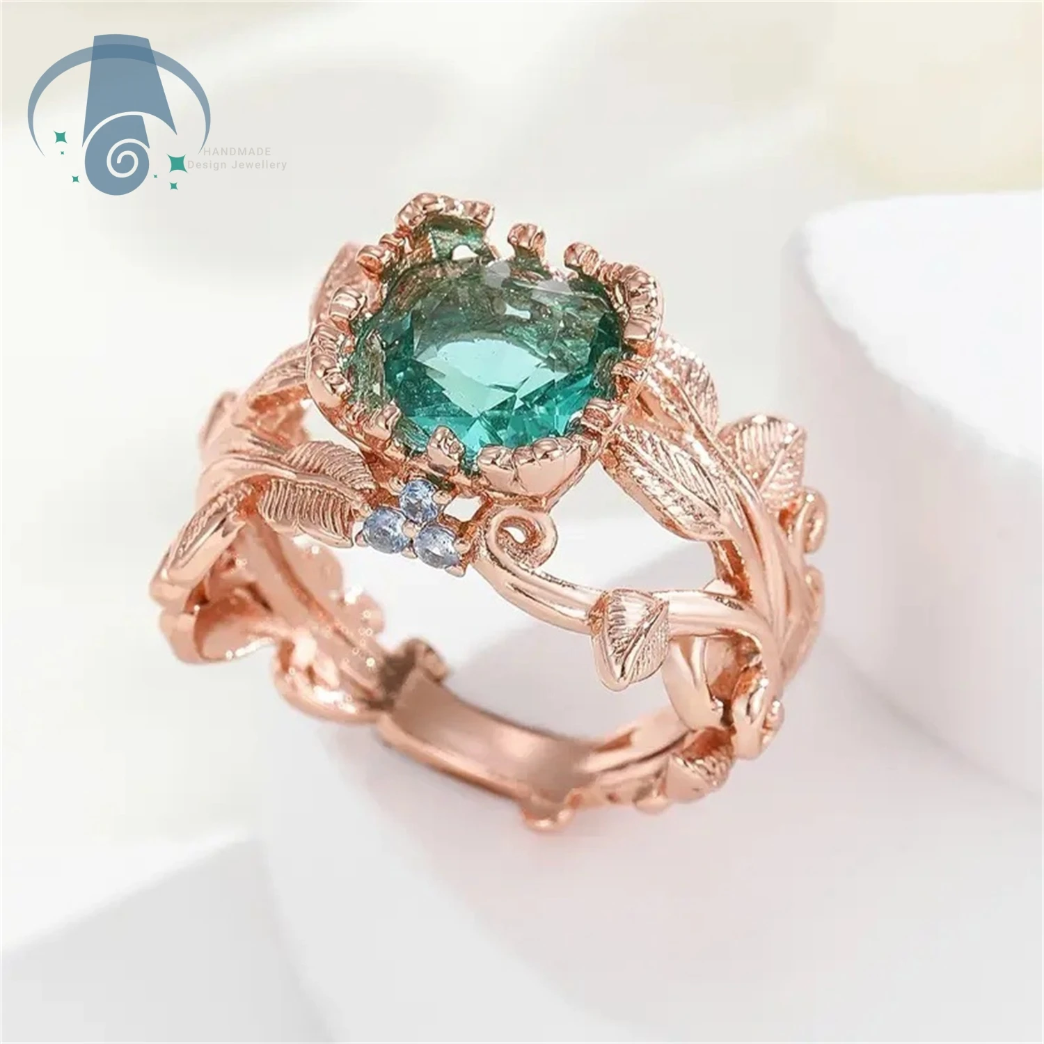 Anel Vintage de Liga Metálica com Totem de Videira e Cristal Verde, Joia de Moda para Mulheres, Ideia de Presente para Uso Diário e Ocasiões Especiais