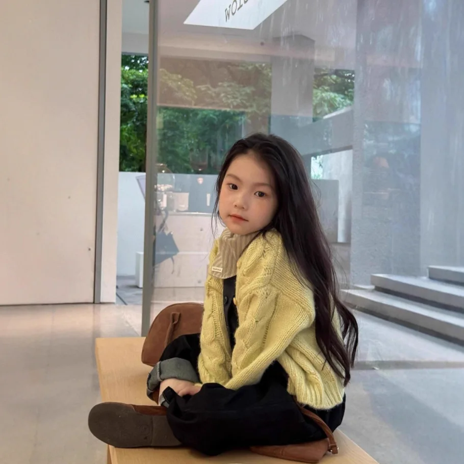 

Children's Clothing 2025 Autumn New Ins Style Girls' Round Neck Long Sleeve Twist Versatile Lazy Loose Sweater Cardigan