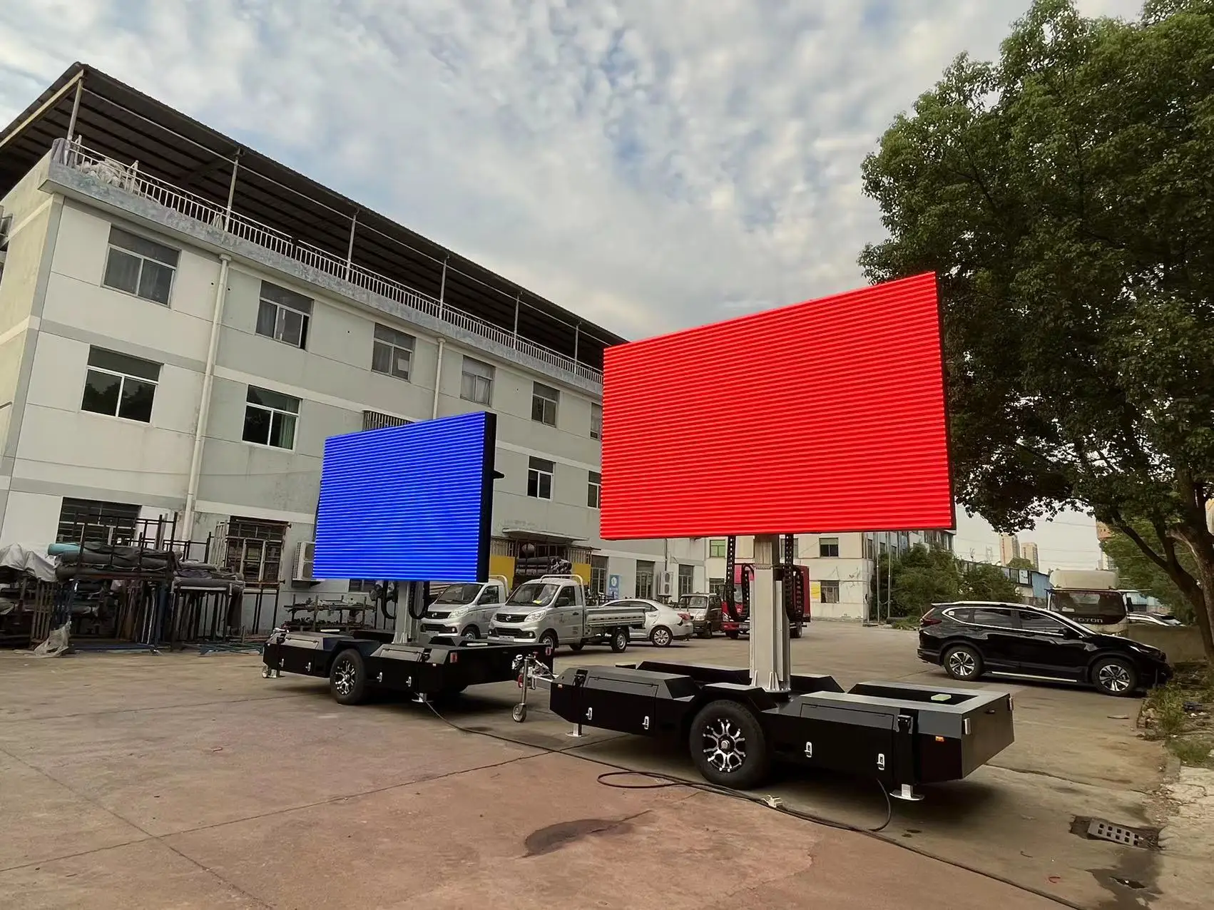 Customizable outdoor P4 LED trailer screen display, mobile digital advertising LED video wall screen