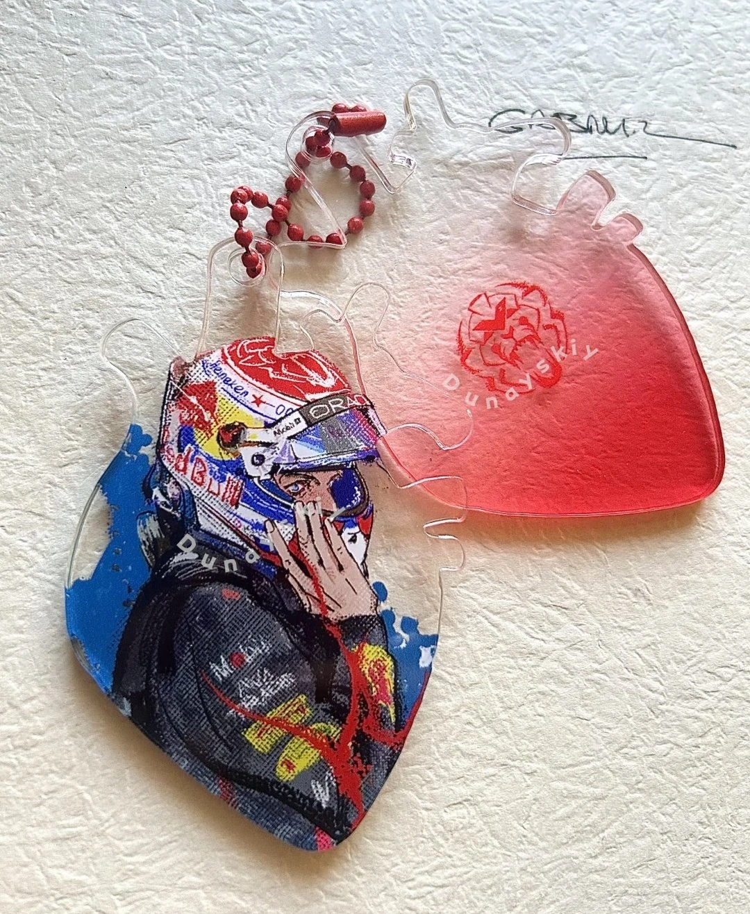 Maxxx Verstappen Kreativer herzförmiger Acryl-Anhänger für Fans, Halloween-Cosplay-Kostüm-Accessoires und Sammlergeschenke