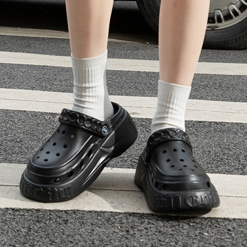Neue Clogs mit dickem Boden, Gartenschuhe für Damen, 2025, klobige Plattform, Sommersandalen für Damen, aushöhlen, rutschfeste Eva-Hausschuhe für Damen