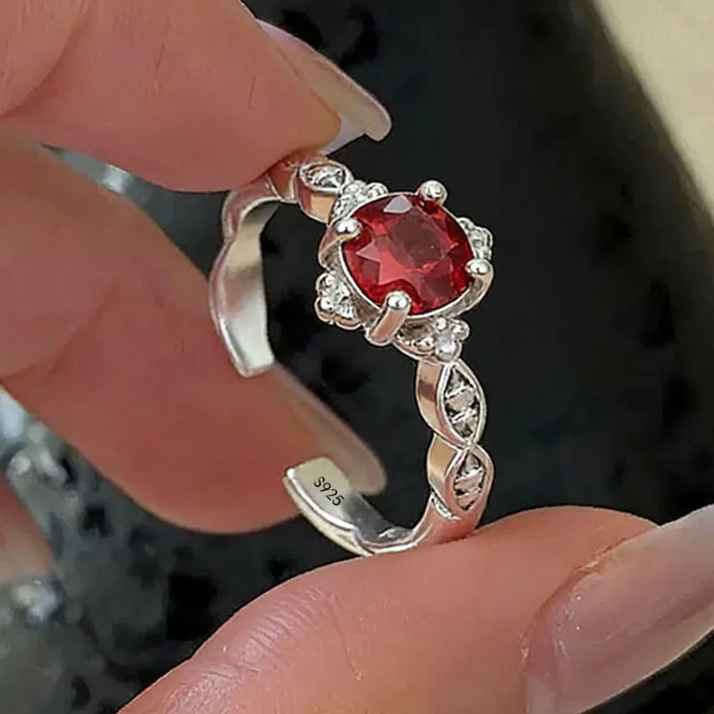 BF CLUB 925 Sterling-Ringe für Damen, schlicht, geometrisch, handgefertigt, unregelmäßiger Retro-Ring, roter Stein, allergiefrei, als Geburtstagsgeschenk