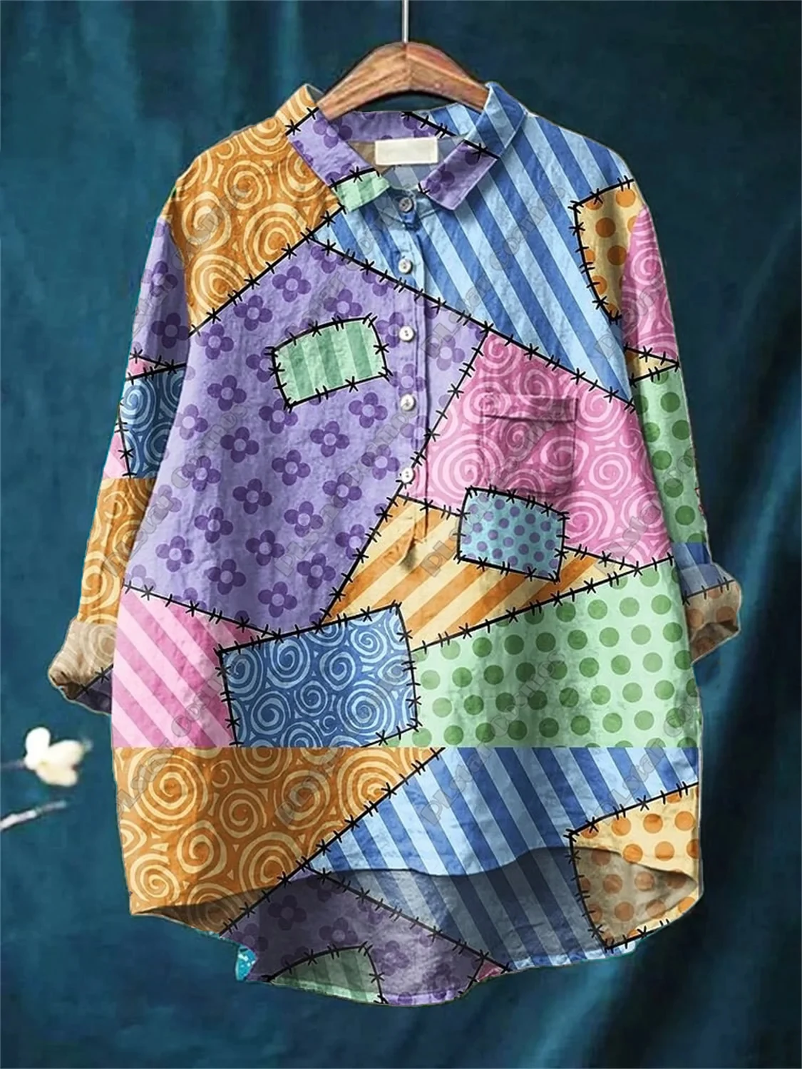 

The 2025 new 3D printed retro geometric change color patchwork women's casual loose button top is fashionable