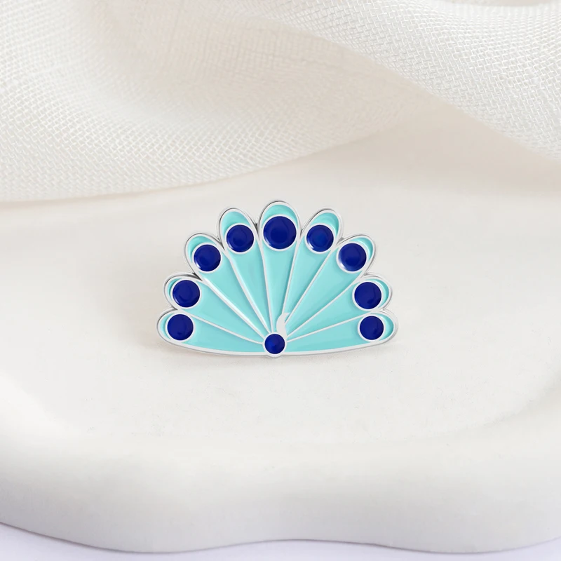 Аниме-павлин-веер-хвост-косплей-эмалированные-булавки-фэнтези-анимированный-фильм-периферийные-броши-сумки-значок-на-лацкане-ювелирные-изделия-подарки-для-друзей