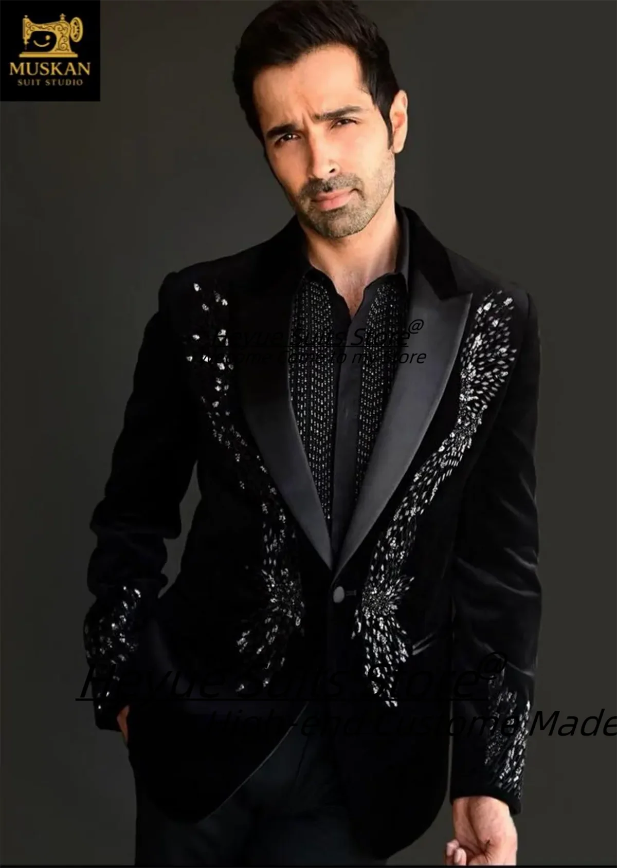 

Elegant Black Velvet Men Suits Shiny Crystal Peak Lapel Groom Wedding Tuxedos 2Pieces Sets Male Party Blazers Formal Ropa Hombre