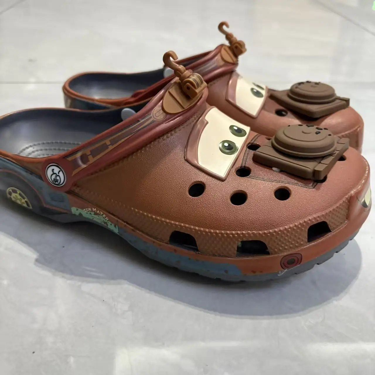 Neue Sommer-Cartoon-Autos-Thema Lustige Mater Erwachsenen-Clogs Rutschfeste Atmungsaktive Leichte Strandschuhe Sandalen EVA-Hausschuhe Geschenk – Detail 8