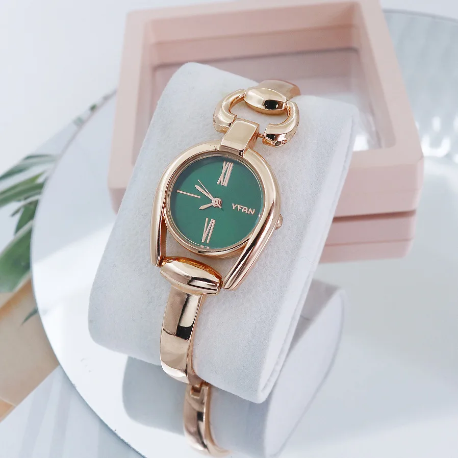 Mode rétro bouton conception montre à Quartz femmes Bracelet montres décontracté alliage Bracelet montres Reloj Mujer Elegante