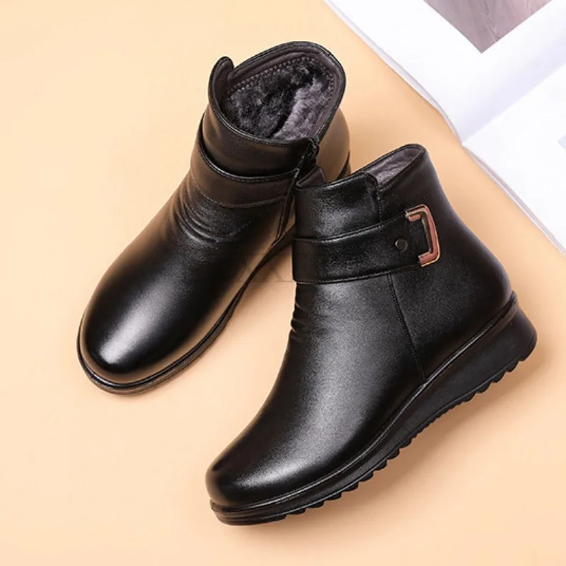 Soft Soled Soft Faced Wool Plush Thickened Mother Cotton Shoes Round Toe Flat Sole Solid Color Snow Boots Are Soft Comfortable