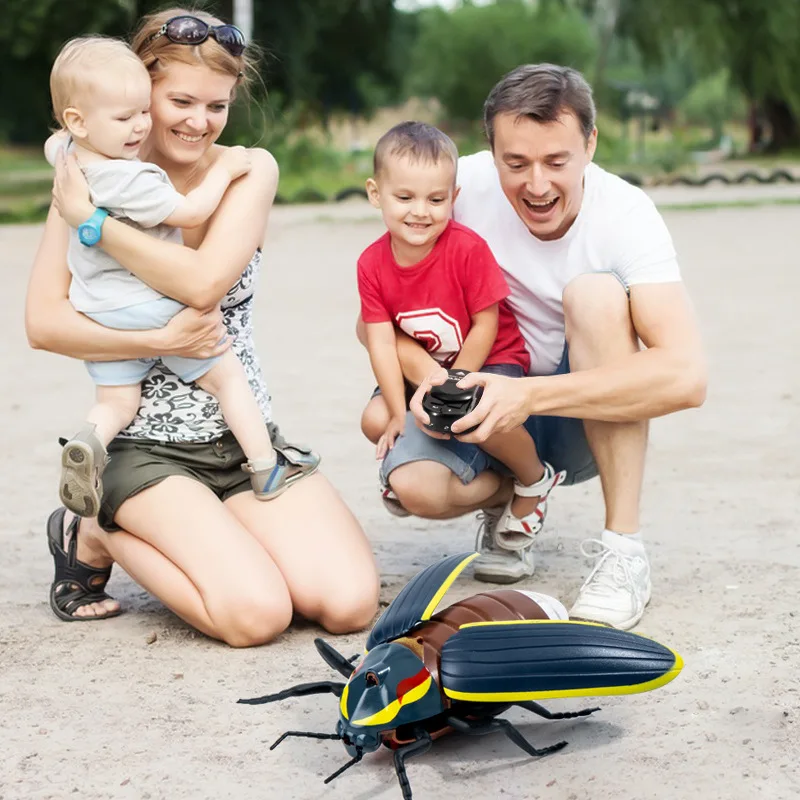 Infrared Remote Control Sensing Firefly Prank Toy, Simulated Tail Light Insect Model, Children's Funny Toy，XT240