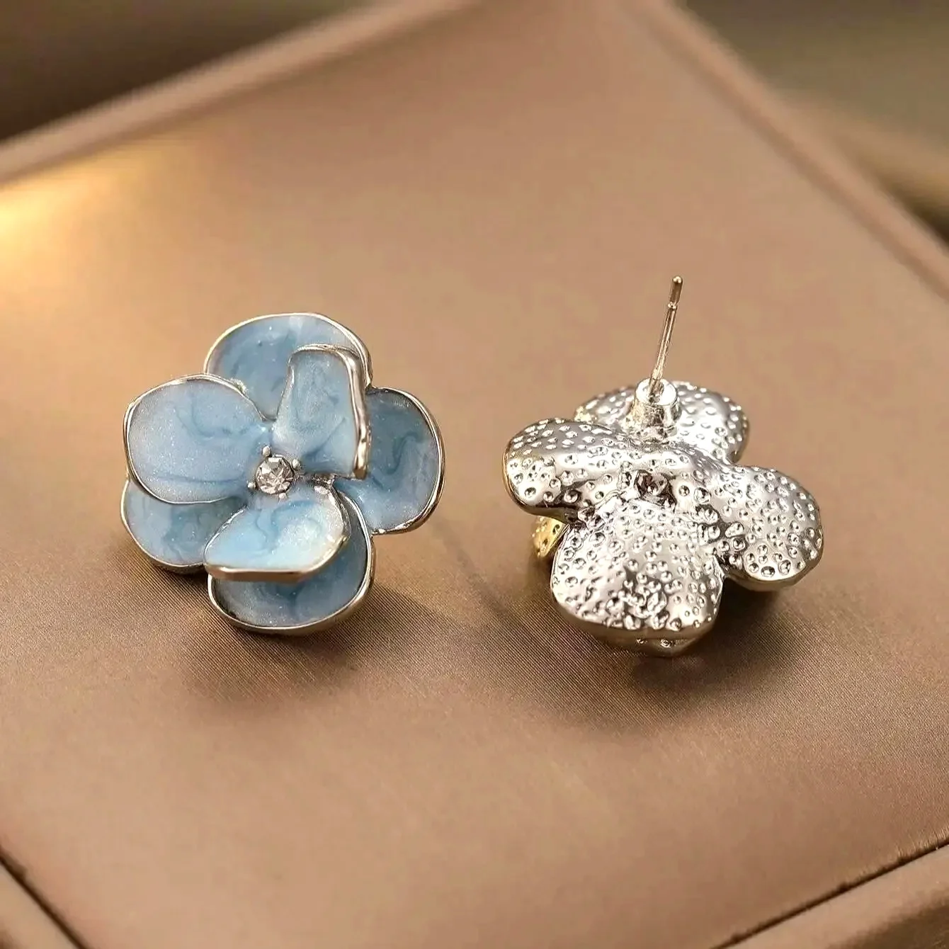 New Fashion Sweet Spring Summer Blue Pink Enamel Flower Earrings Light Luxury High-End Jewelry Party Gift For Women