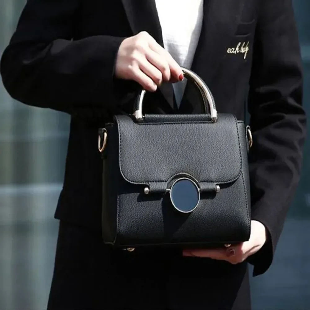 

Women's New Fashion Shoulder Messenger Bag - Solid Black & Red Lock Tote for Stylish Shopping Essentials