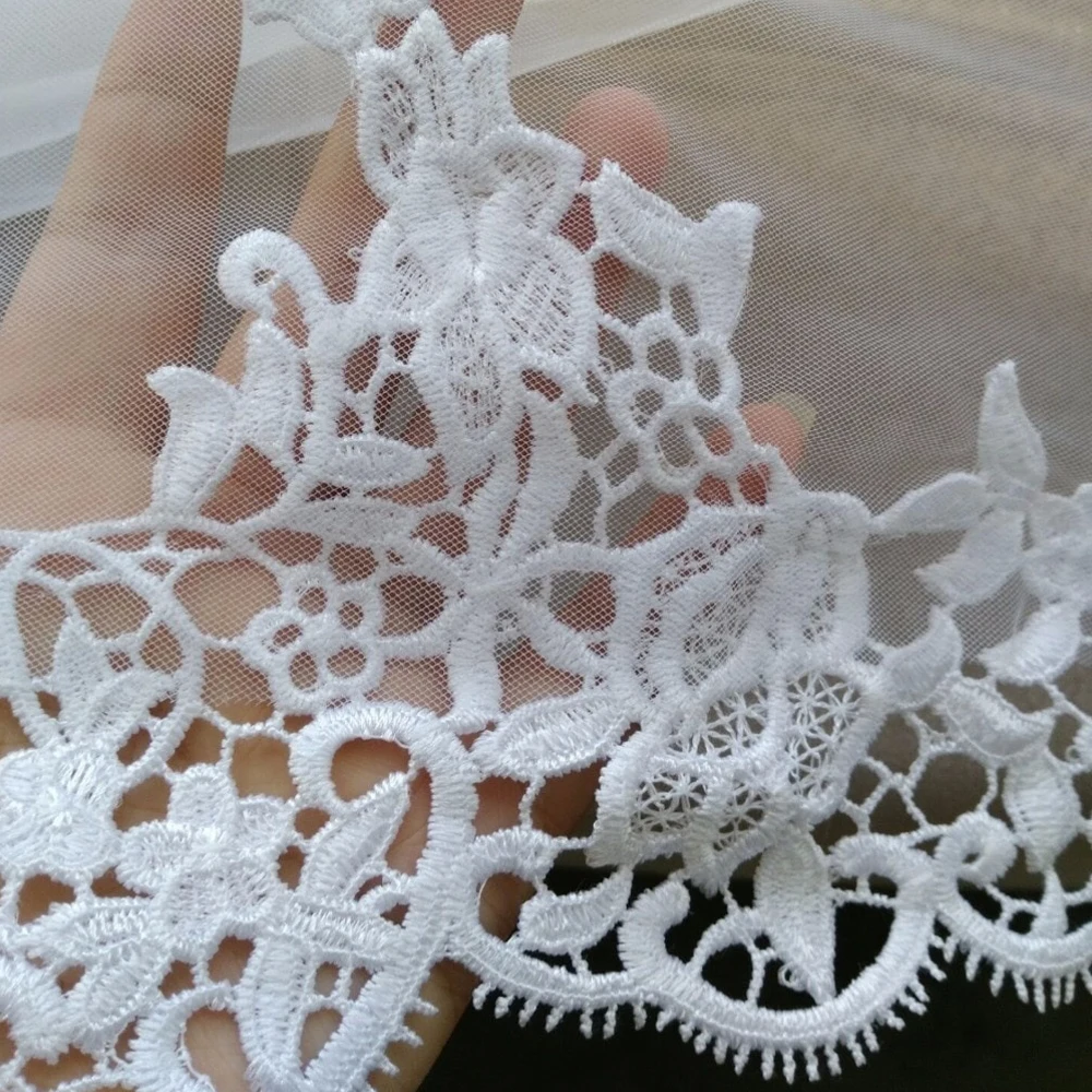 طبقتين من الحجاب الزفاف بحافة مزخرفة بالدانتيل مع مشط إكسسوارات الزفاف النسائية باللون الأبيض العاجي #2