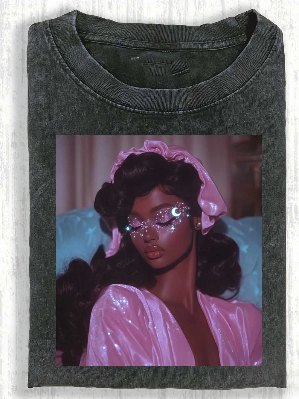Retro 230g heavyweight washed T-shirt a charming pink Y-shaped robe pattern, featuring shimmering makeup and hair accessories.