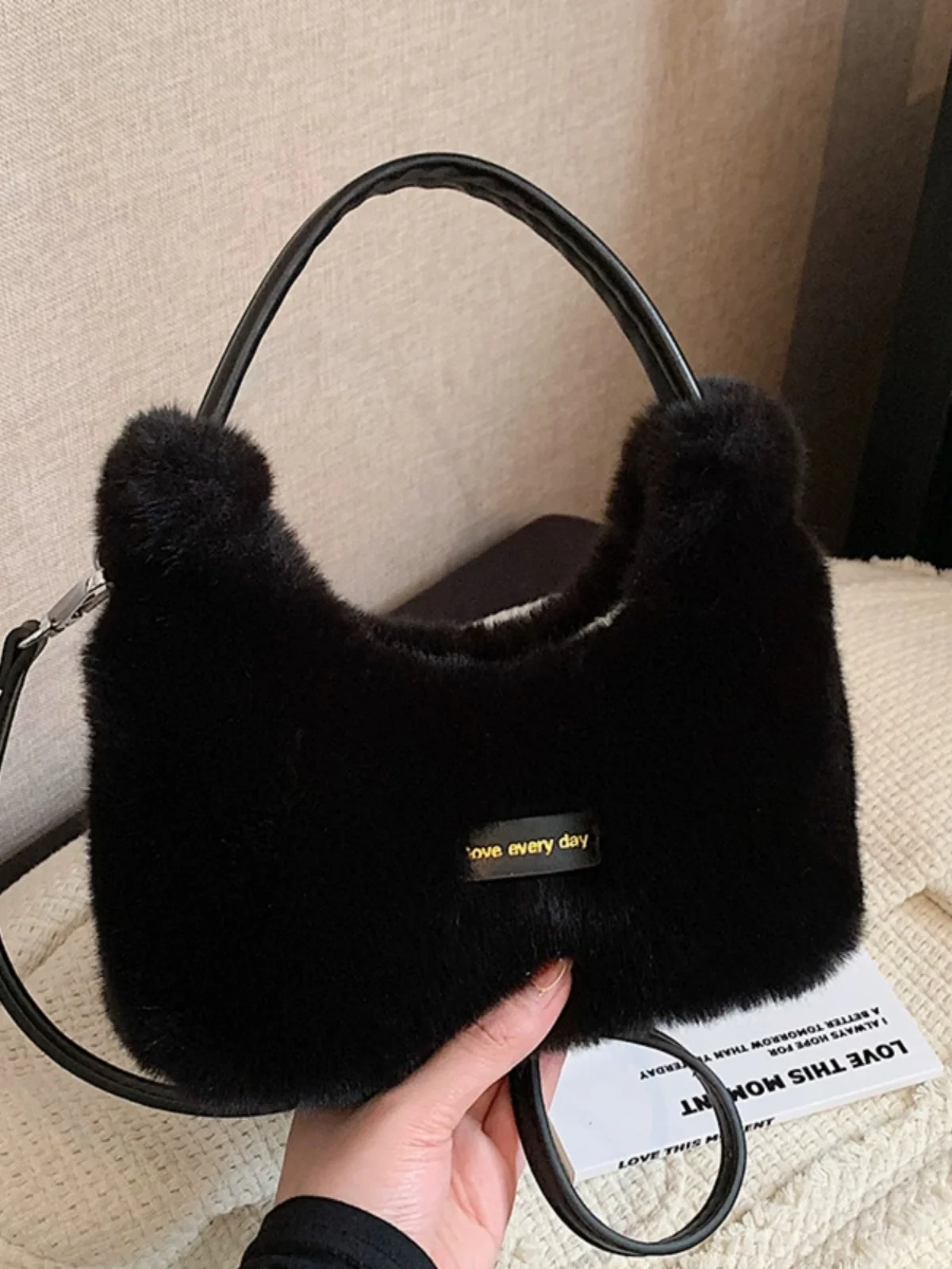 Autumn Winter Plush Handheld Bag For Women South Korea New Fashionable Plush Crossbody Bag Versatile Unique Single Shoulder Bag