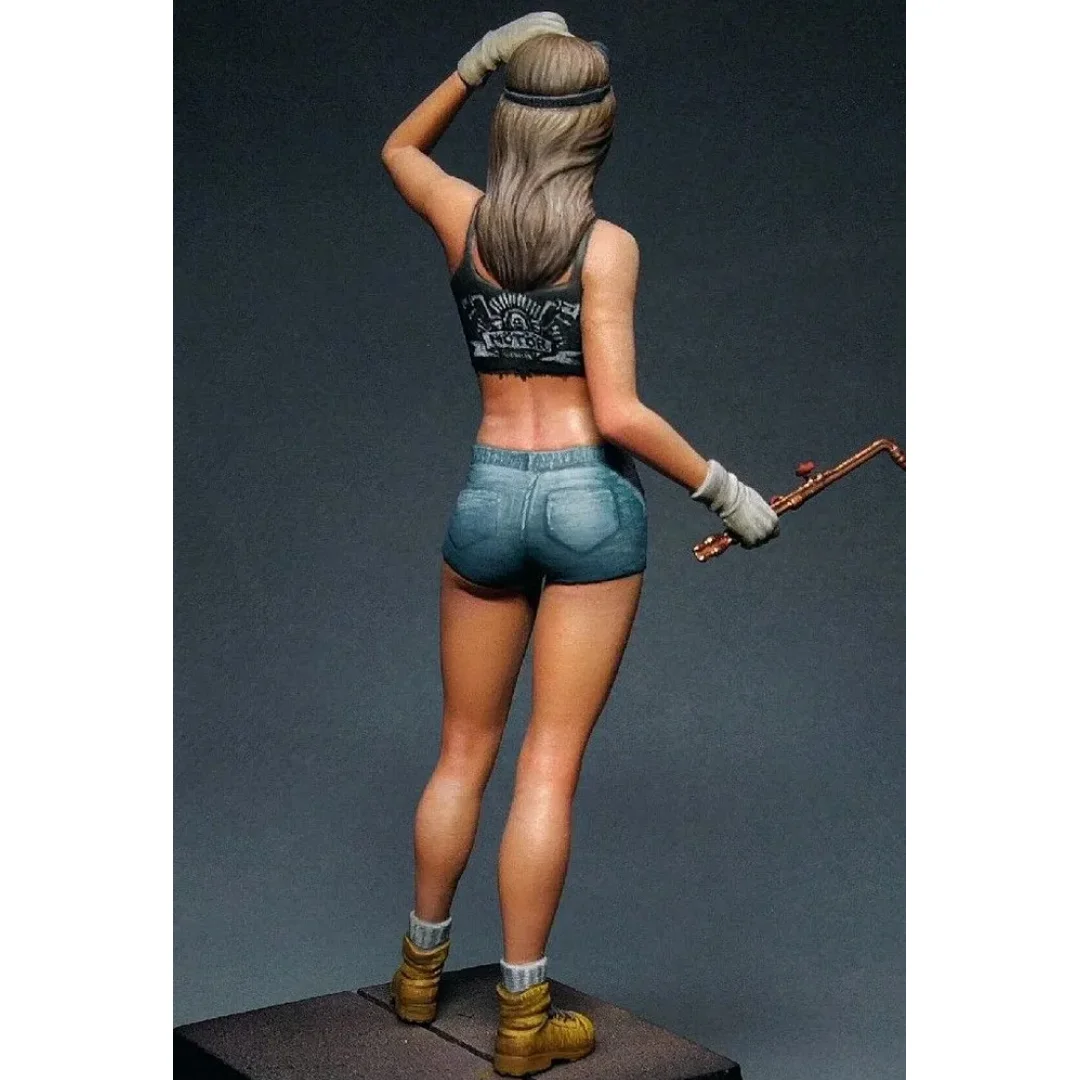 1/35 Resin Figure Unpainted Model Kit, Gas Welder Girl Unassembled and unpainted GK,