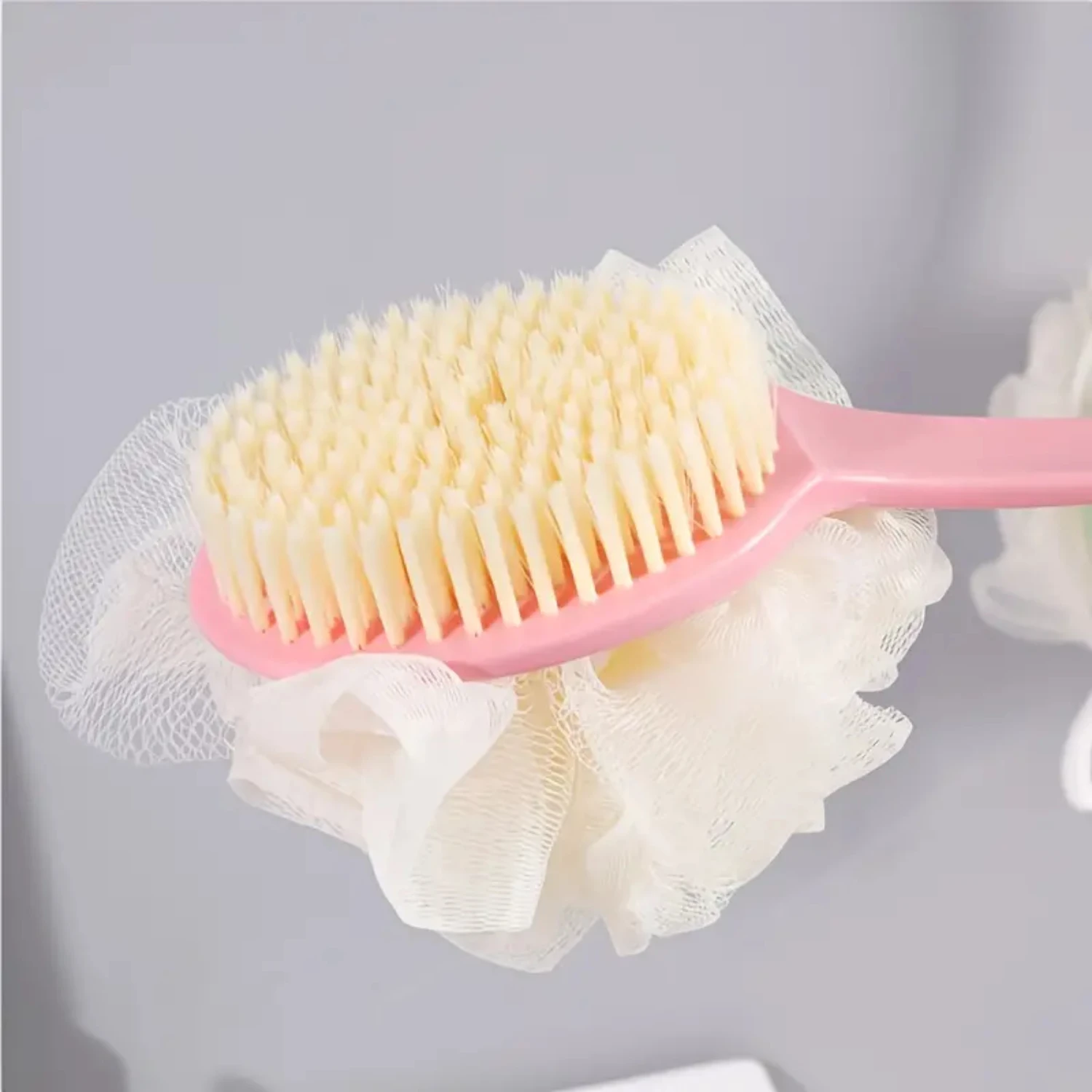 Votre routine de douche avec cette brosse de douche et de bain luxueuse et confortable à long manche, brosse pour le corps à côtés touristes avec doux