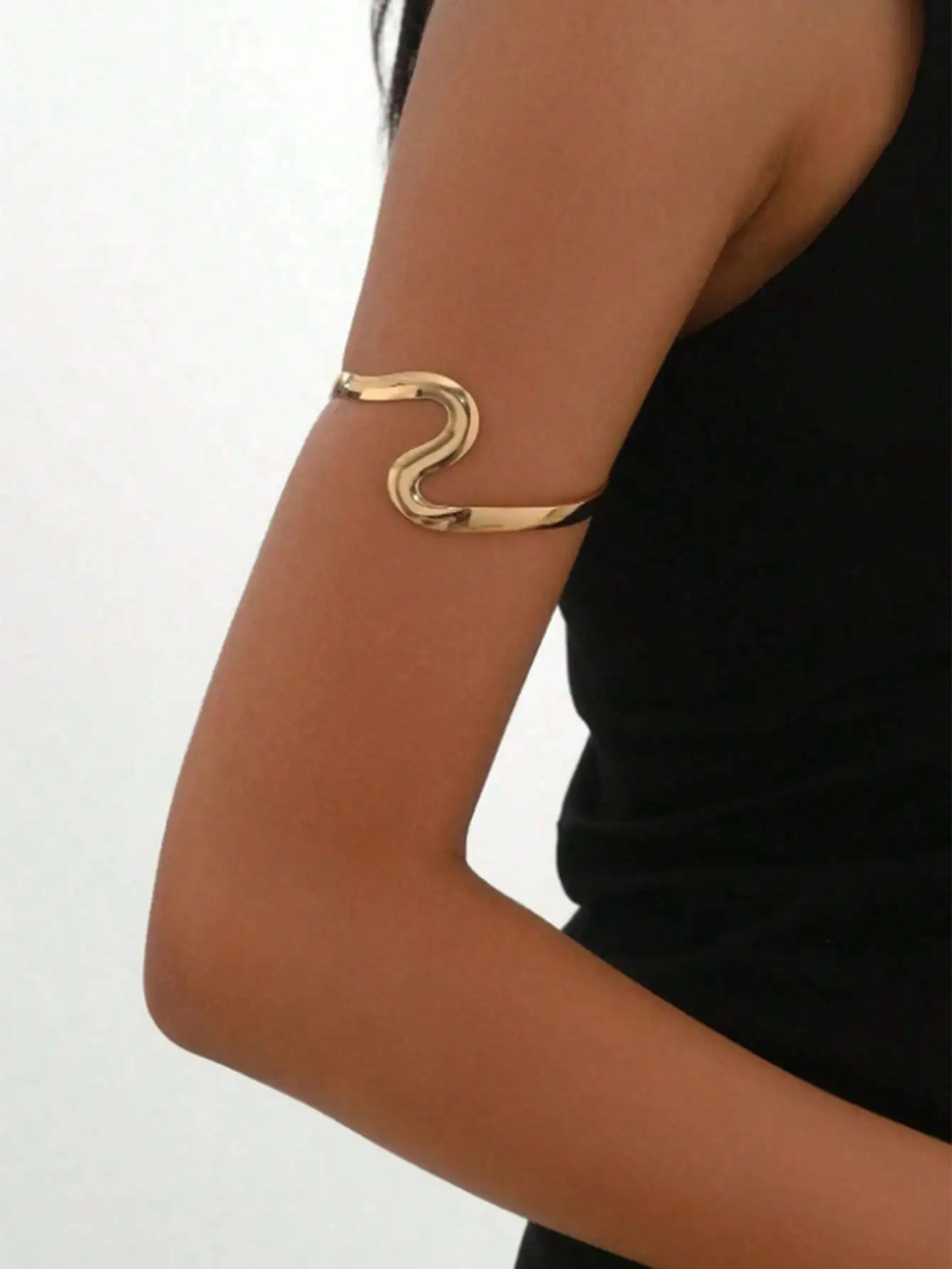 

1pc Bohemian Vacation Lava Open Arm Chain Fashion Bracelet, Liquid Geometric Metal Bangle, Suitable For Parties, Gifts, Daily Wear, Travel