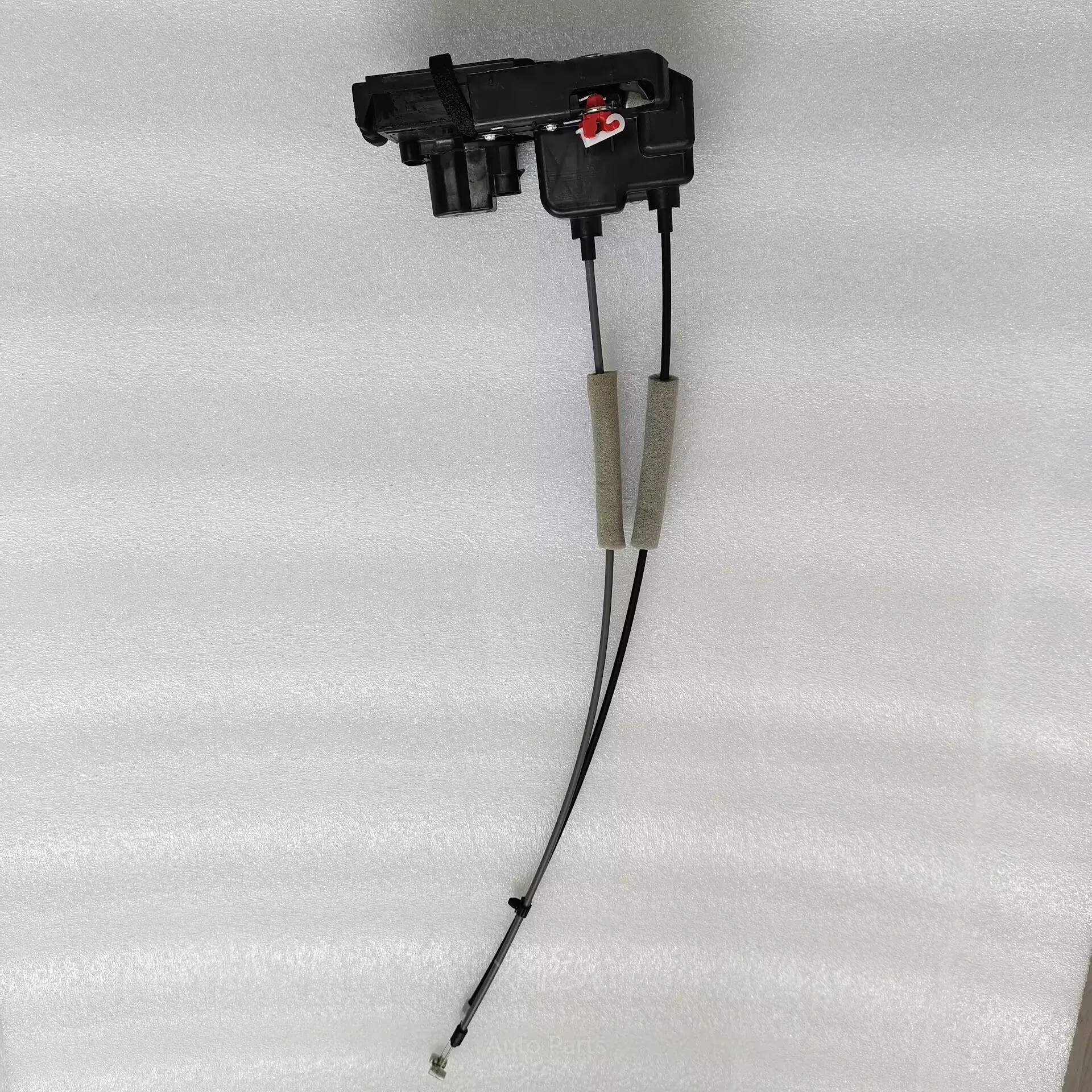 

LATCH & CABLE ASSY-Rear Door Right For Ssangyong Korando C # 7132034002